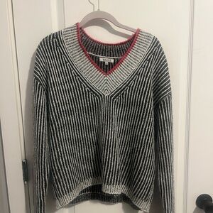 Black and White V-Neck Sweater with Chunky Knit Design